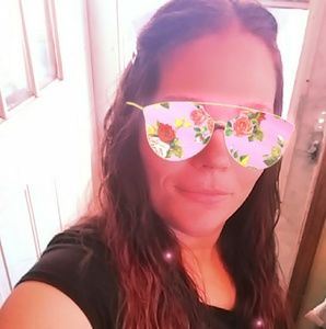 Meet your Posher, Whitney